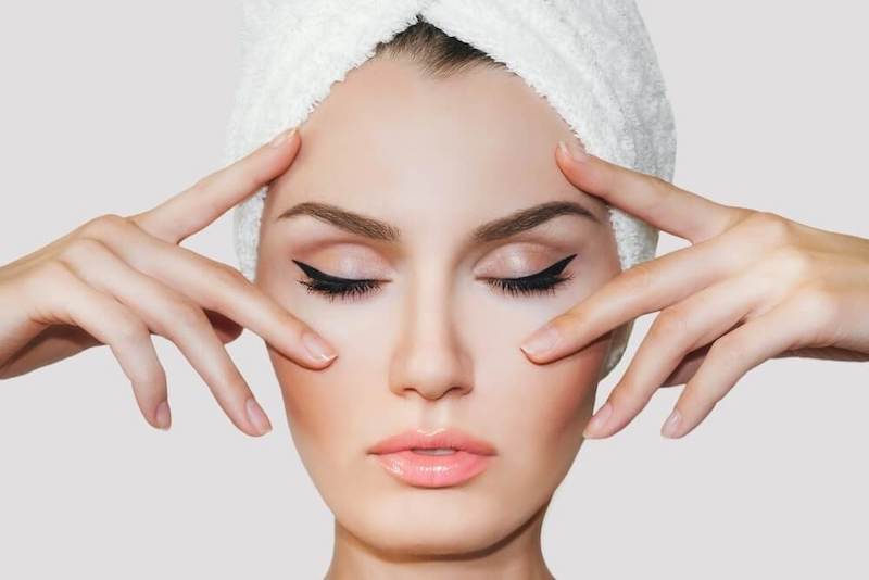 Bấm huyệt chữa sụp mí mắt có hiệu quả không?