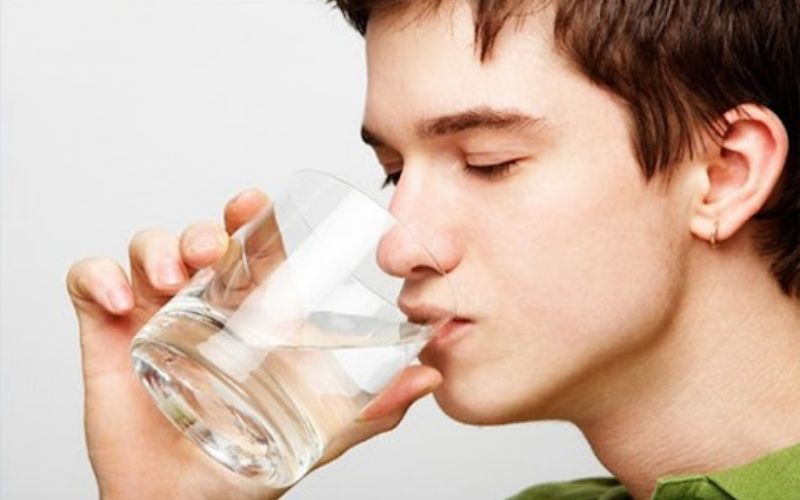 Uống nước giúp da có độ ẩm, tăng cường trao đổi chất