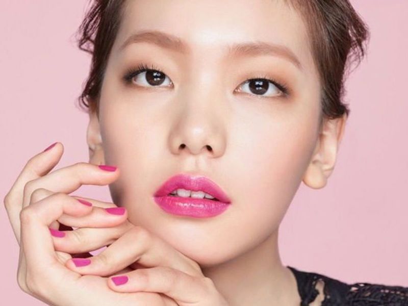 Tạo điểm nhấn bờ môi quyến rũ trên khuôn mặt