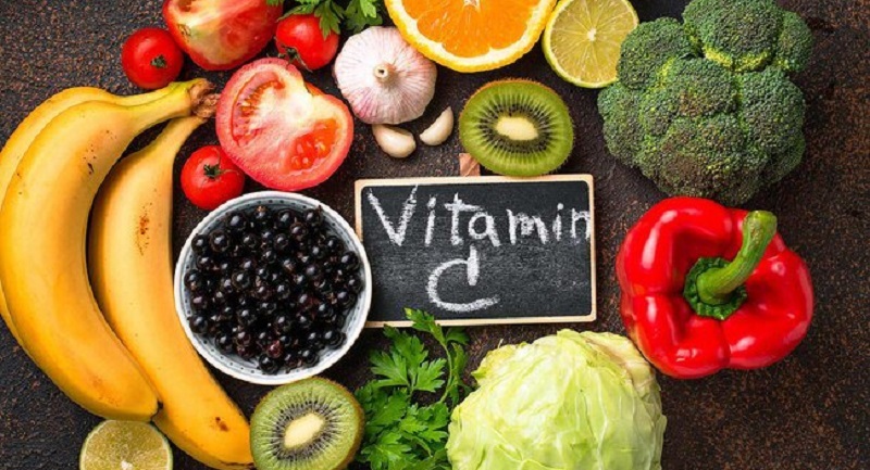 Bổ sung nhiều vitamin C tốt cho mí mắt mau hết bầm và nhanh lành