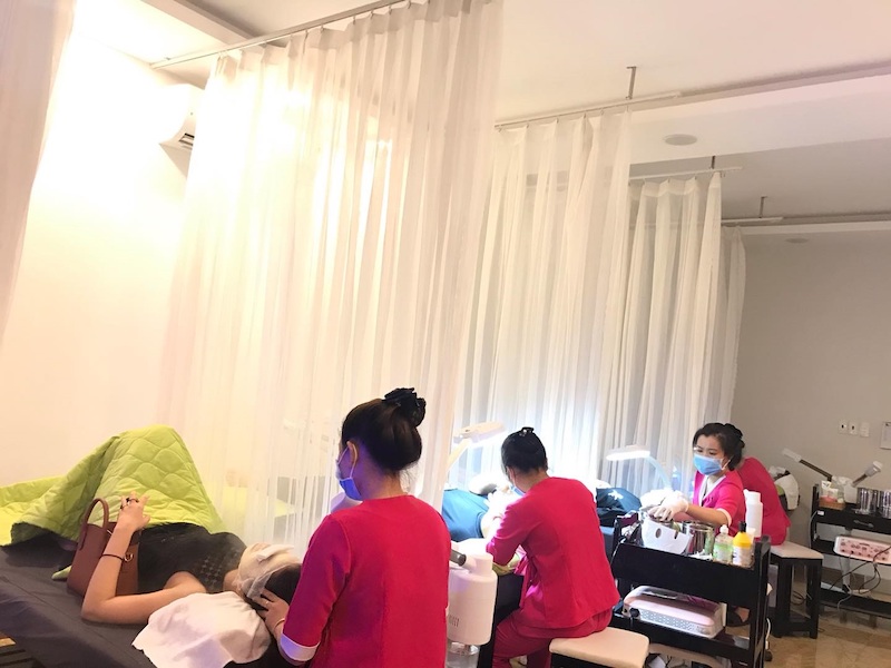 Khách hàng sử dụng dịch vụ tại Seoul Spa