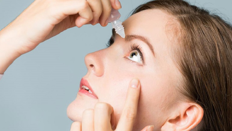 Đau mắt đỏ có thể được bác sĩ yêu cầu bạn dùng thuốc nhỏ mắt