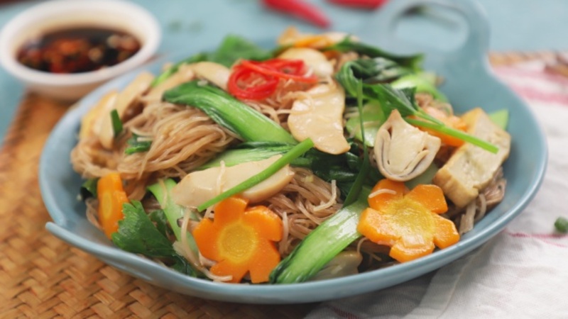 Bún gạo lứt trộn khá đơn giản mà nhiều chất dinh dưỡng