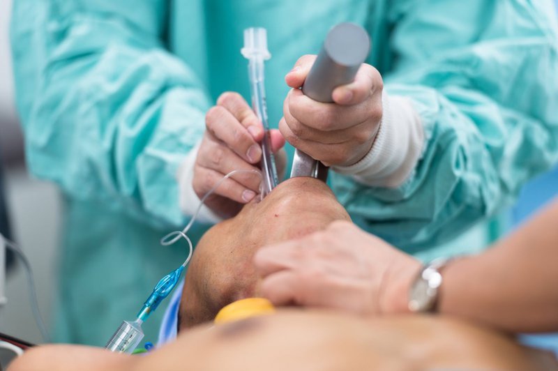 Gây mê toàn thân sẽ không làm bạn thấy đau khi phẫu thuật