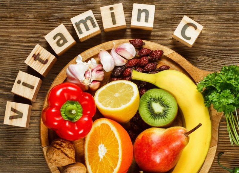 Bạn cần cung cấp thực phẩm giàu vitamin C rất có lợi cho vết mổ