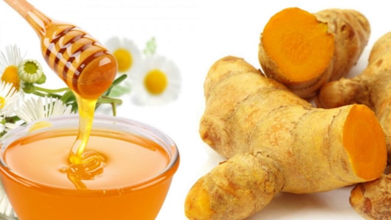 Mật ong và nghệ giúp làm làn da trắng hồng