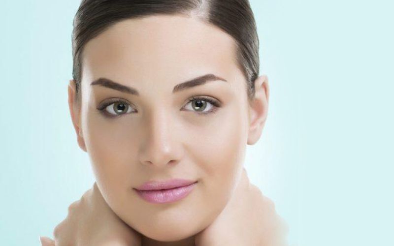 Lông mày cong cao, nhấn ở đuôi dành cho mặt vuông Lông mày cong cao, nhấn ở đuôi dành cho mặt vuông