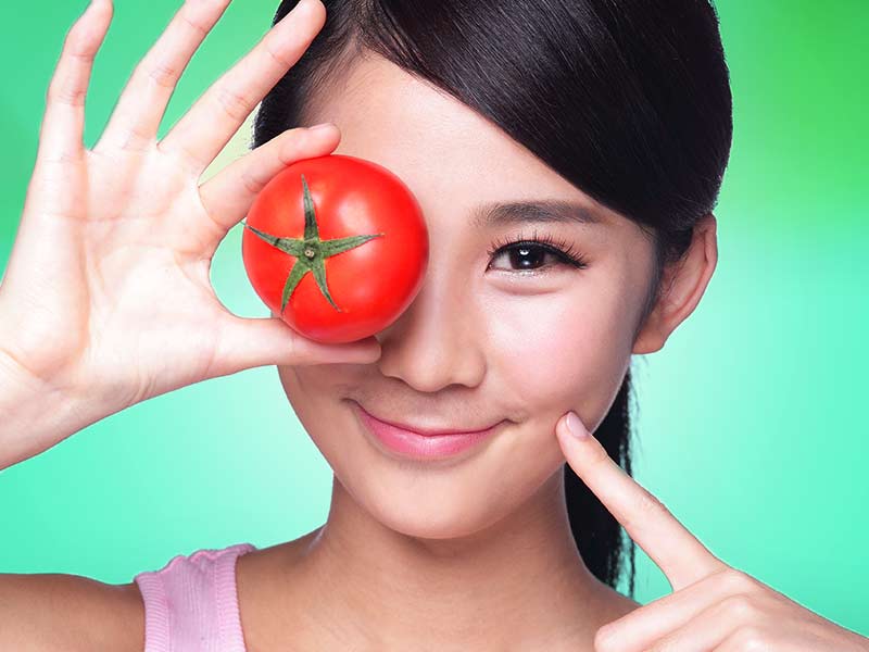 Tận dụng cà chua giúp trắng da, dưỡng ẩm hiệu quả