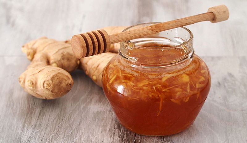 Mật ong kết hợp với gừng đốt cháy mỡ thừa và giúp ngủ ngon hơn