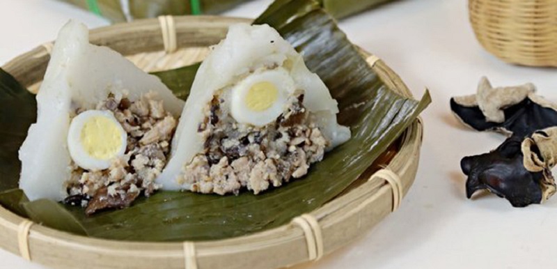 Bánh giò có phần trứng cút hay tôm thì cần kiêng ăn sau nâng mũi