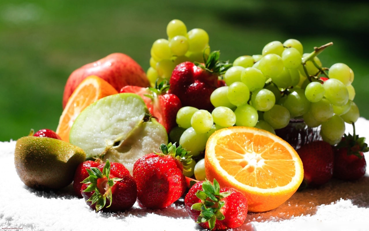 Các loại trái cây họ cam, bưởi rất thích hợp để bổ sung vitamin C sau nâng mũi
