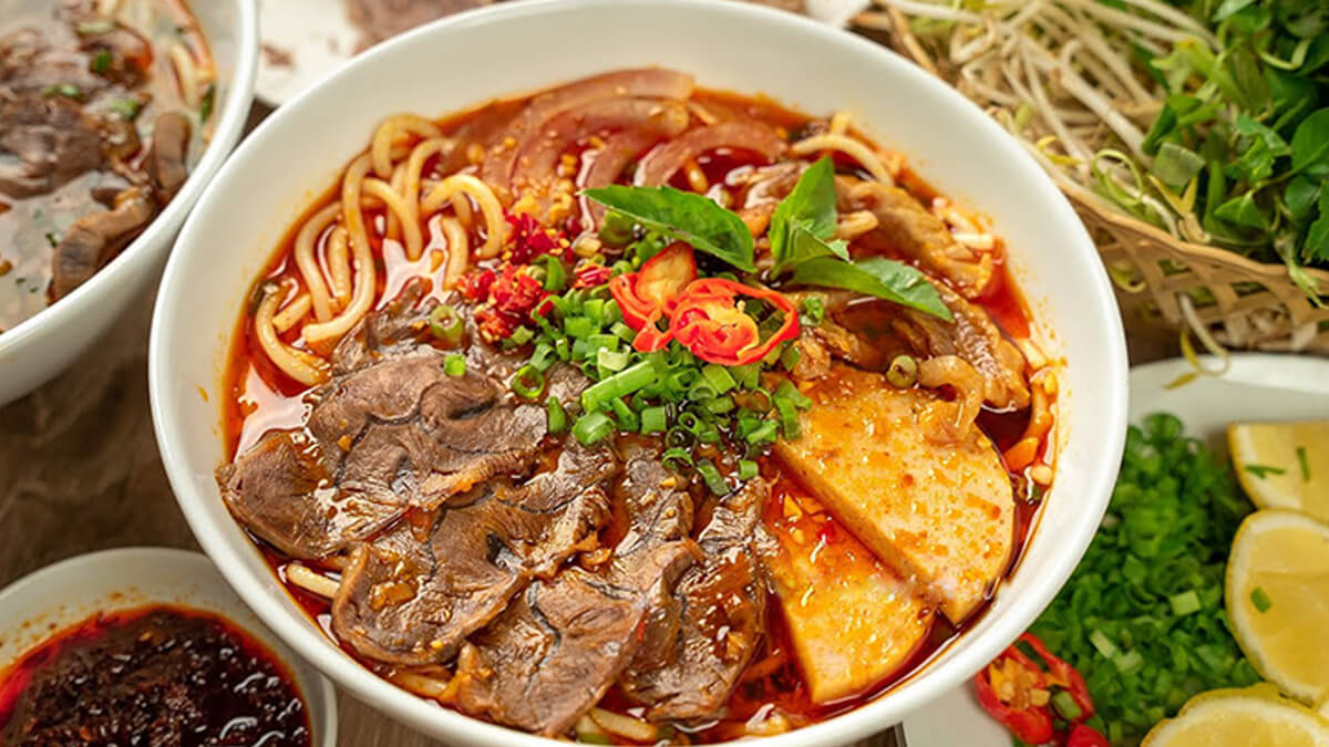 Bún bò là một trong những món ăn chứa nhiều mắm tôm hơn bạn tưởng