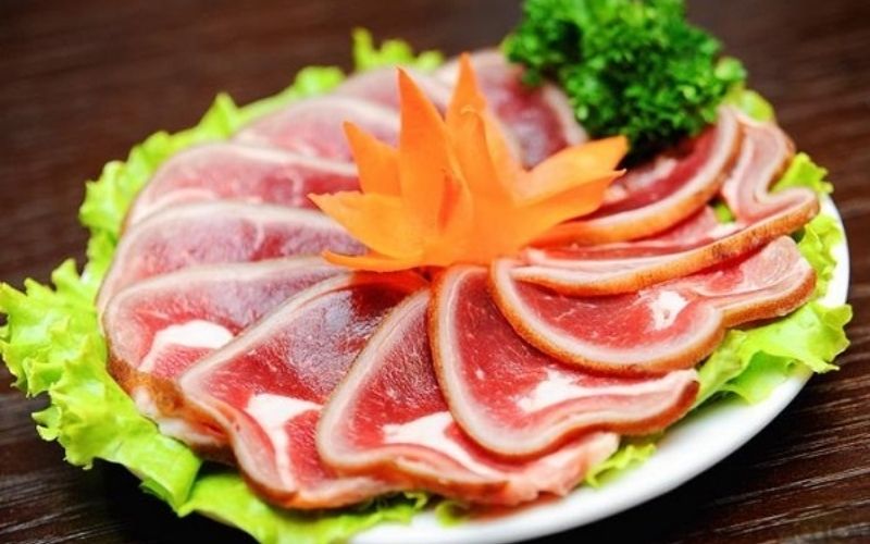 Nên kiêng thịt dê ít nhất từ 1-2 tháng cho những người cơ địa kém