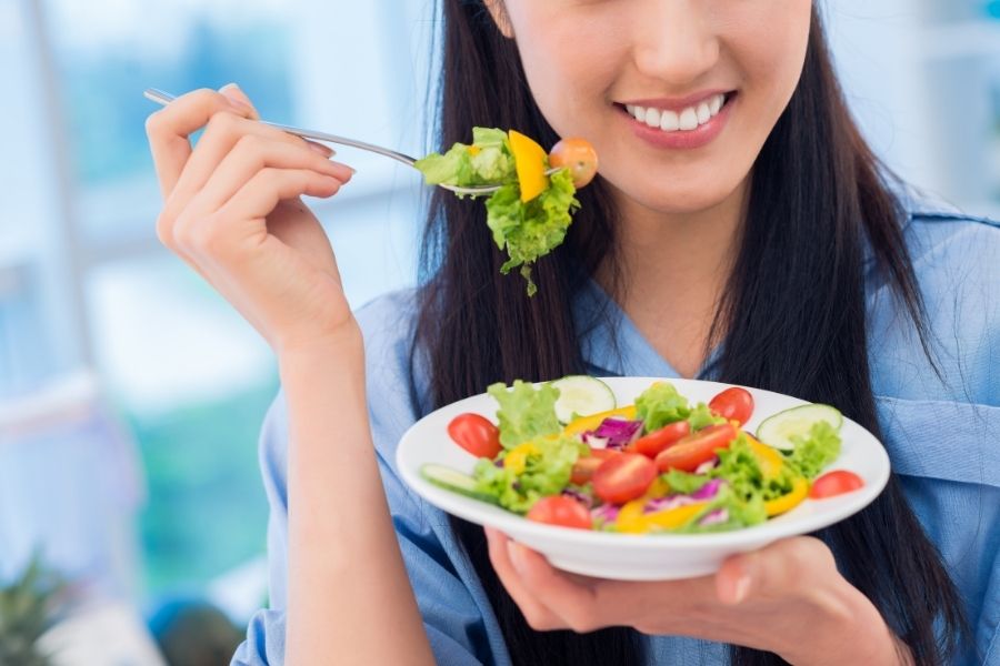 Thiếu hụt chất dinh dưỡng cũng sẽ khiến vết thương khó lành hơn