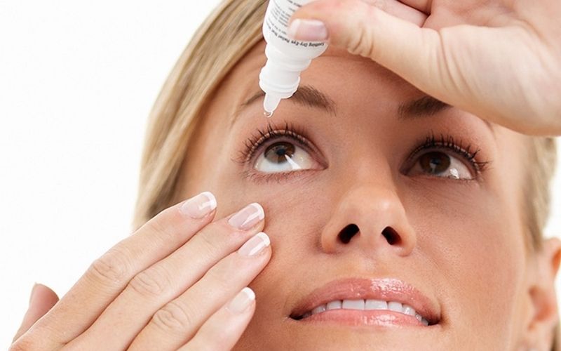 Trước khi cắt mí không nên sử dụng bất cứ loại thuốc nào