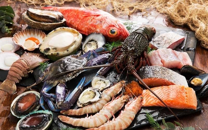Các loại thịt, cá, hải sản nên bổ sung vào khẩu phần ăn hàng ngày