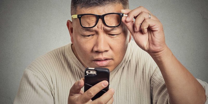 Mắt và tai dần yếu đi do sự lão hóa