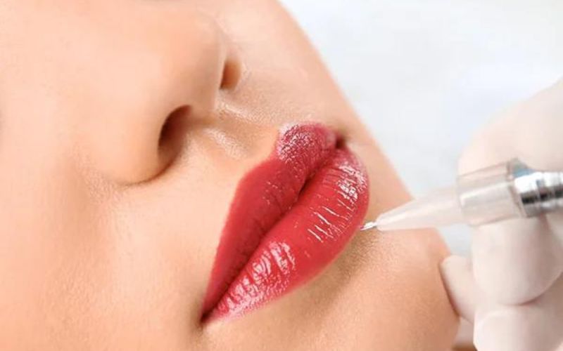 Sau khi dặm môi, quá trình phục hồi tương tự như phun môi lần đầu Sau khi dặm môi, quá trình phục hồi tương tự như phun môi lần đầu