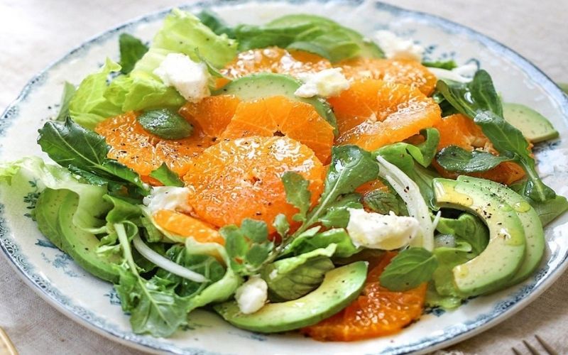 Món salad cùng các loại rau, củ là món ăn giảm cân khoái khẩu của nhiều người