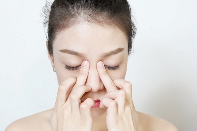 Thực hiện massage 2 - 3 lần/ngày cho mũi cao hơn