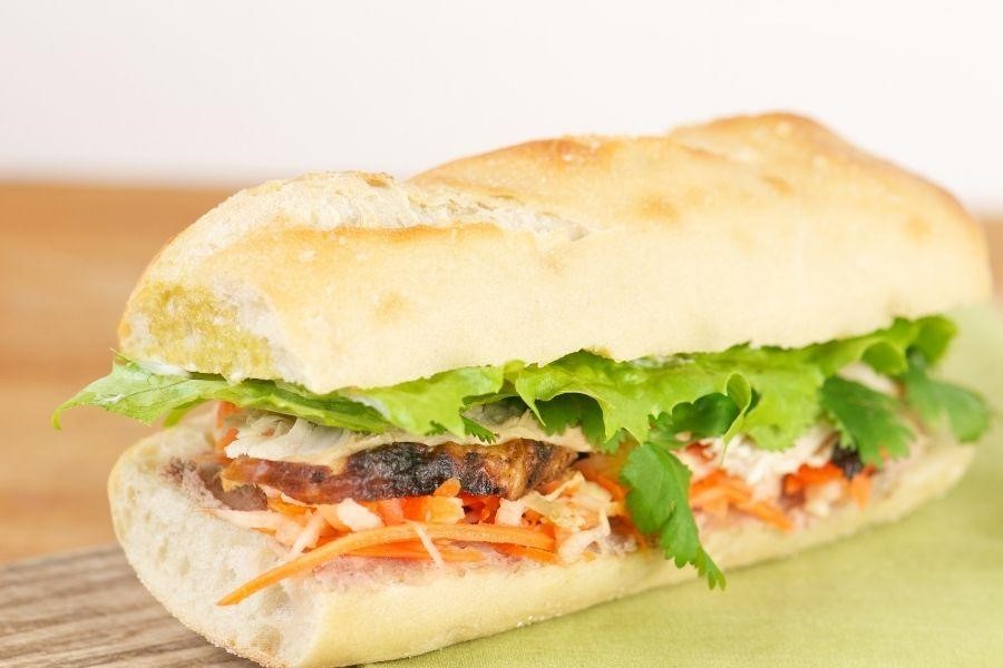 Sau tiêm filler má cần kiêng gì - Bạn nên kiêng bánh mì