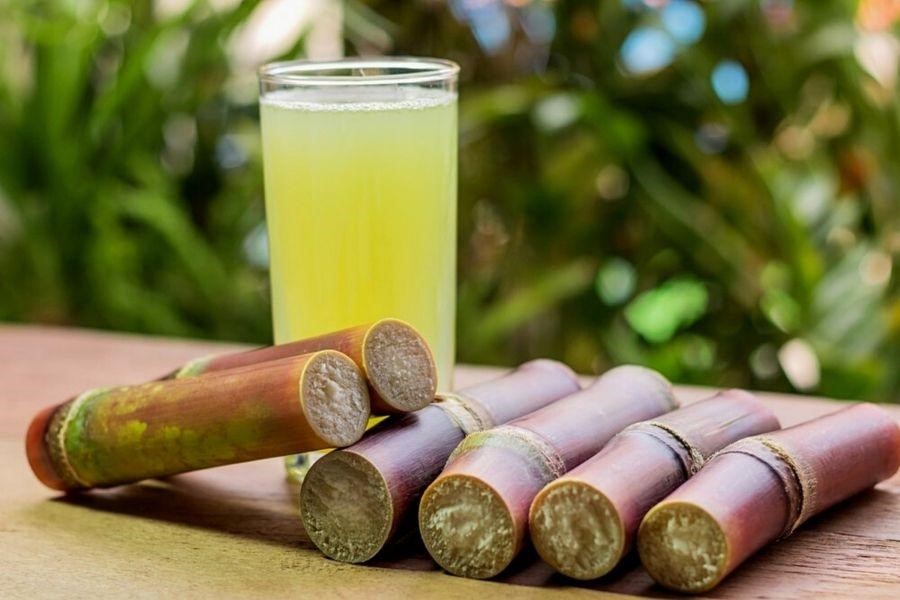 Hạn chế ăn đồ cứng như mía sau khi tiêm filler má