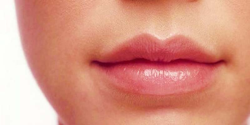 Dáng môi cười trông tươi tắn giúp cho khuôn mặt thêm phần rạng rỡ