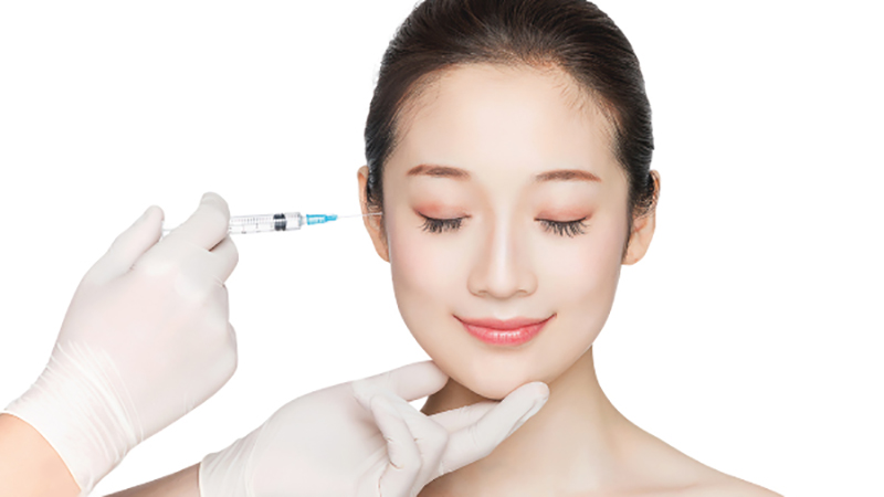 Tiêm filler thái dương thực hiện nhẹ nhàng, không gây đau đầu