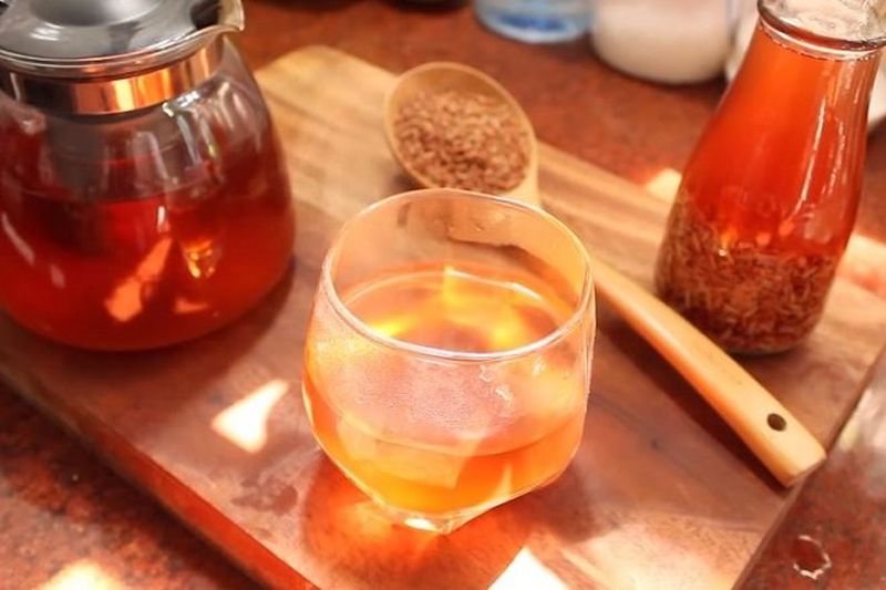 Bạn có thể bảo quản trà gạo lứt trong ngăn mát và hâm lại khi uống