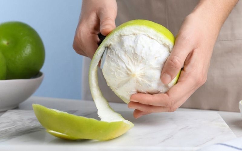 Nấu vỏ bưởi rửa mặt hàng ngày sẽ loại bỏ được các khuyết điểm trên da