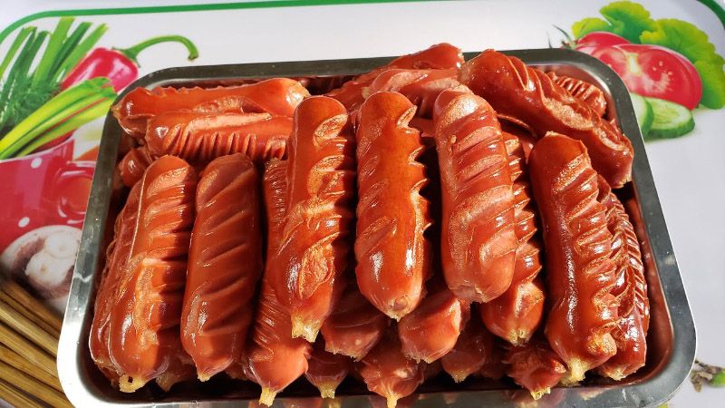 1 cây xúc xích chiên bao nhiêu calo? Cách ăn xúc xích không tăng cân