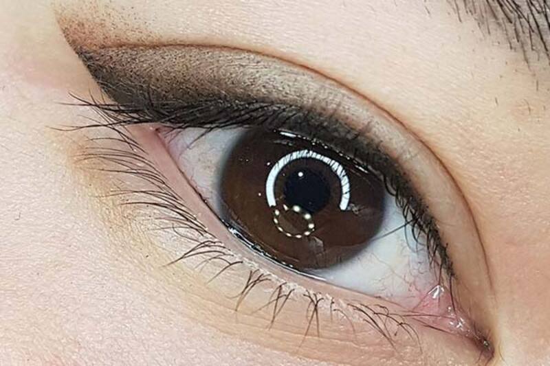 Hoàn thiện quá trình phun mí hình cánh bướm khách hàng có đôi mắt thu hút