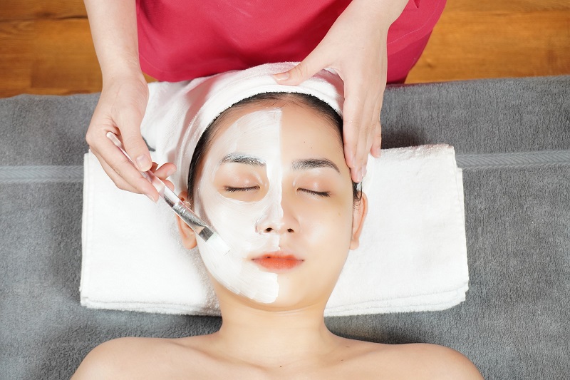 Quá trình trị nám da được thực hiện bởi kỹ thuật viên có kinh nghiệm 