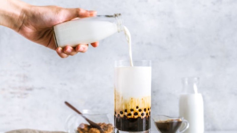 Sữa tươi trân châu đường đen có hàm lượng calo vượt mức cho phép