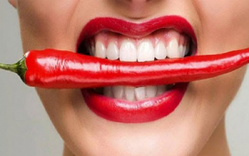 Ăn đồ cay nóng sẽ khiến vòng 1 bị ảnh hưởng xấu