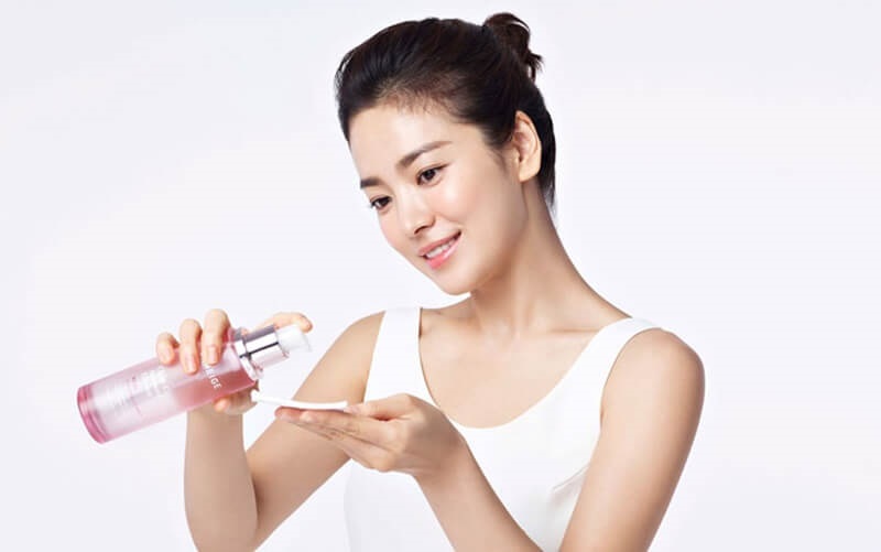 Thoa toner cho da thường là bí quyết cân bằng độ ẩm và PH trên da