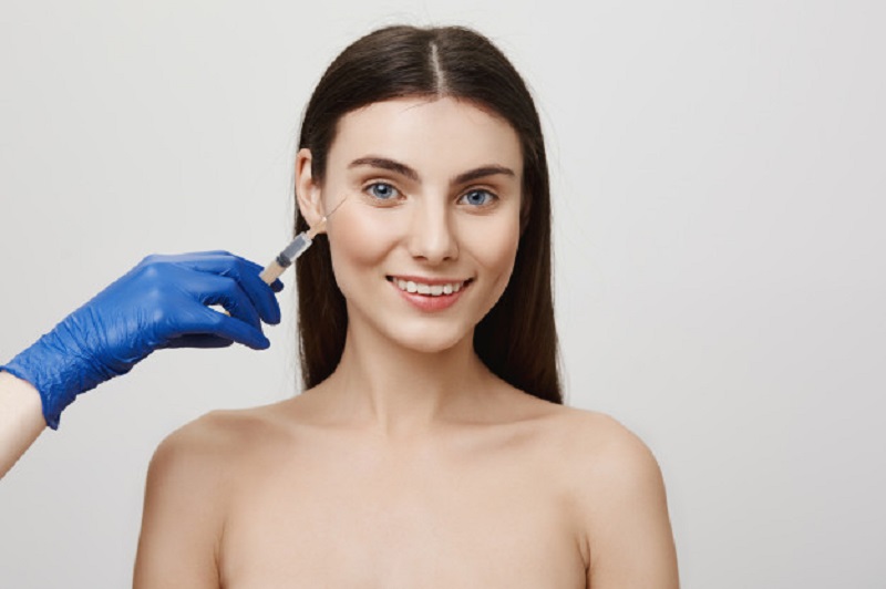 Chất làm đầy Filler sẽ làm đầy các vị trí lõm hóp trên gương mặt