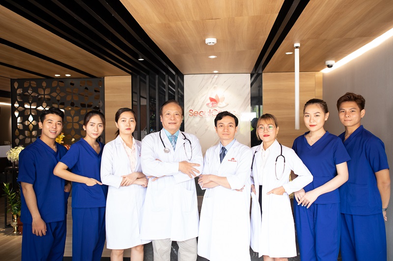 Đội ngũ bác sĩ chuyên môn cao, kinh nghiệm lâu năm trong thẩm mỹ, tận tâm với khách hàng