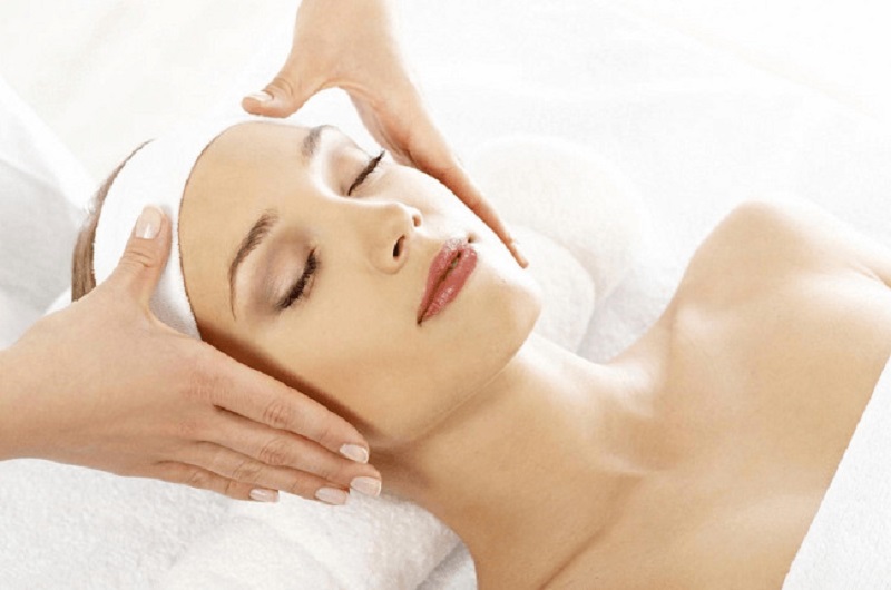 Tránh massage da mặt sau khi cấy collagen đa nguyên bào