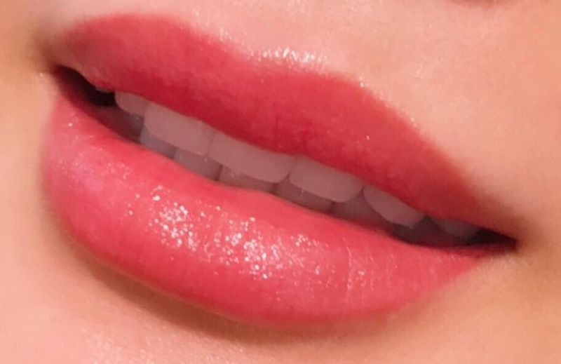 Sau khử thâm môi bạn nên uống nhiều nước ép cà rốt