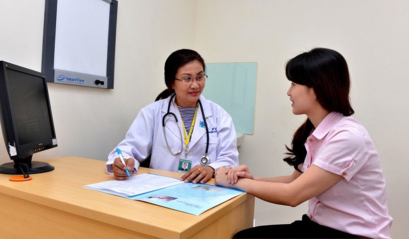 Đối với những trường hợp mụn ở nách dạng nặng bạn nên đến cơ sở y tế để điều trị sớm nhất