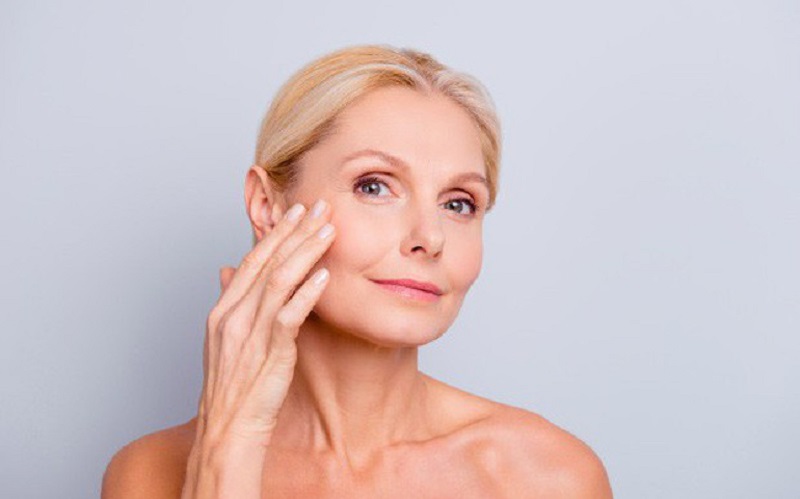 Lão hóa da, thiếu hụt collagen cũng làm nếp nhăn rãnh cười hằn sâu