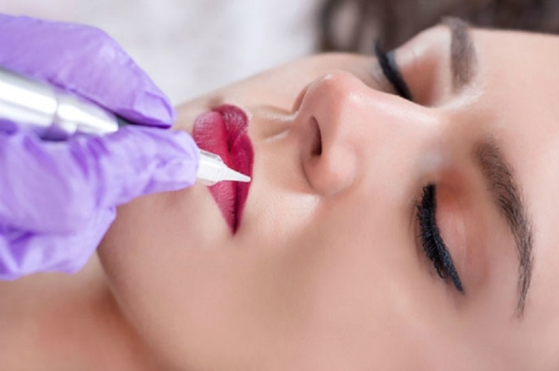 Xăm môi có được ăn rau ngót không? Một số lưu ý đặc biệt khi ăn 9 Uống sữa rất tốt cho quá trình môi hồi phục và lên màu sau xăm