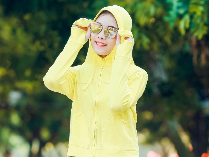 Top 20+ Thoa Kem Chống Nắng Tiếng Anh Là Gì Kem chống nắng có tác dụng gì? Cách dùng kem chống nắng chuẩn 69 Nên kết hợp thoa kem chống nắng với mặc quần áo chống nắng để tăng khả năng bảo vệ da