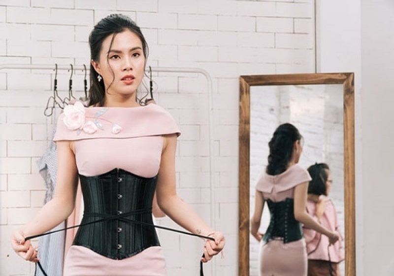 Phụ nữ sau sinh nên đeo nịt bụng để cải thiện vóc dáng