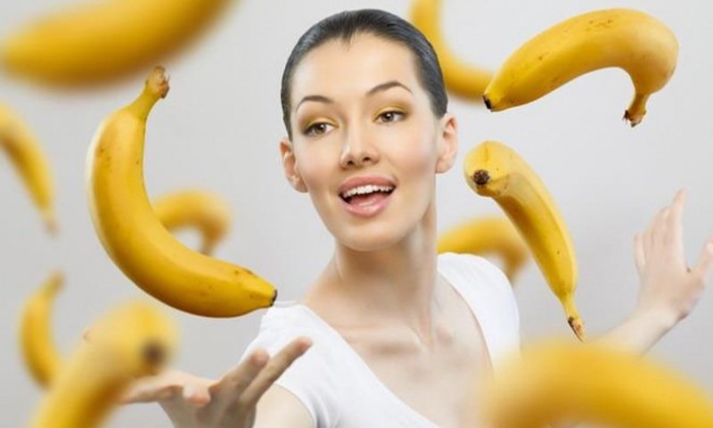 Dùng chuối chín dưỡng ẩm giúp tóc chắc khỏe