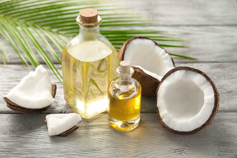 Dầu dừa ủ tóc suôn mượt, lành tính