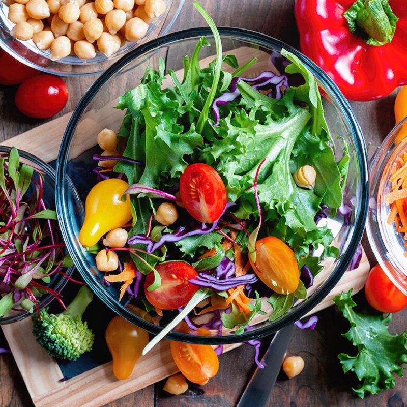 Salad rau củ trong thực đơn Military Diet