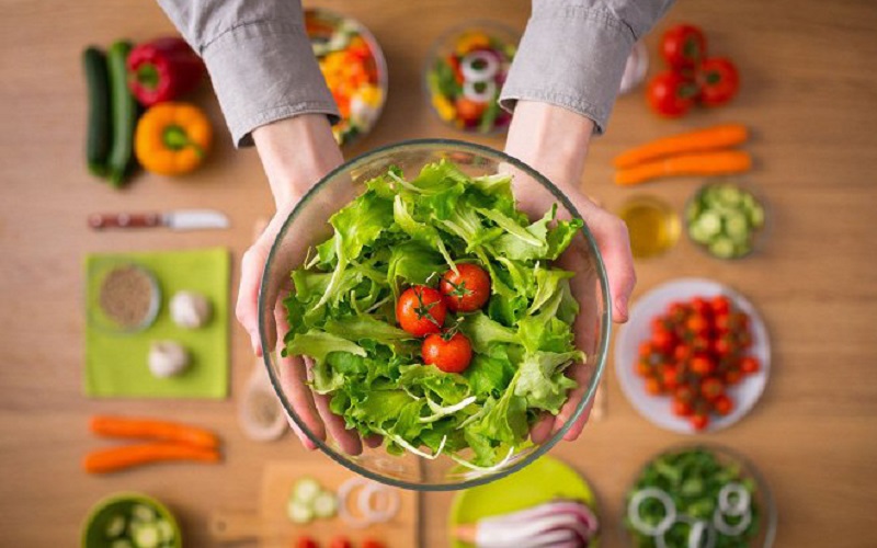 Bạn nên ăn uống, nghỉ ngơi điều độ để đảm bảo tình trạng sức khỏe