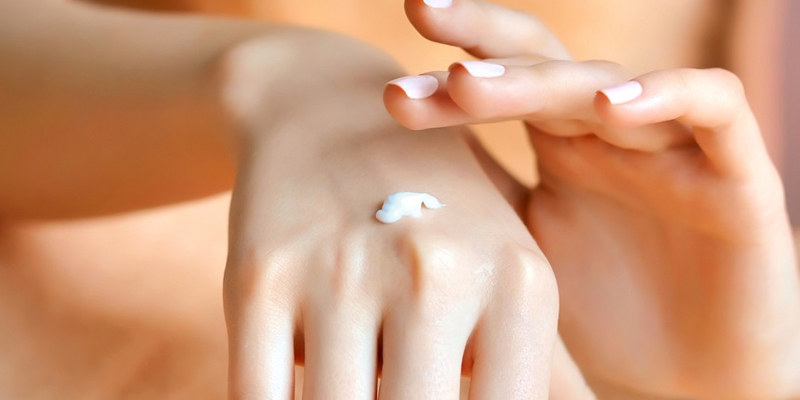 Sử dụng mỹ phẩm sai cách có thể khiến cho da bị nám, bào mòn